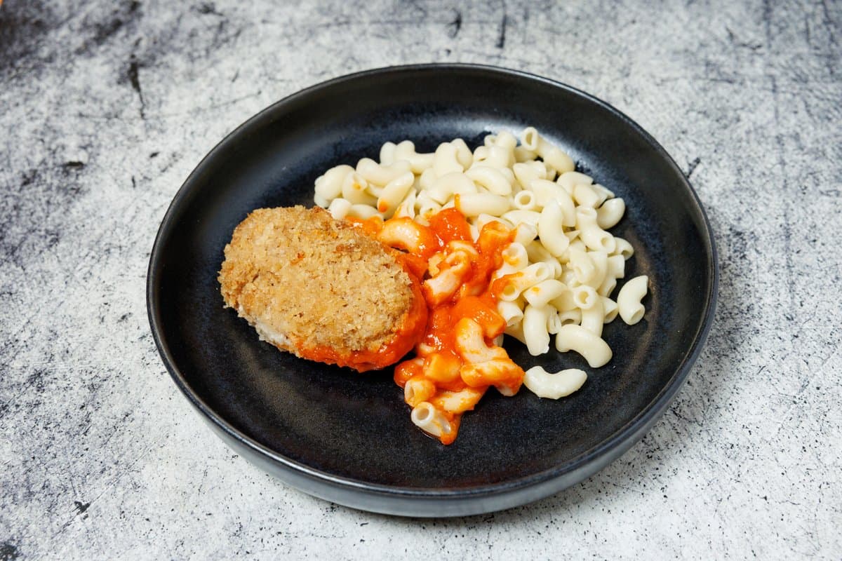 Котлета Домашняя + макароны отварные с соусом 
