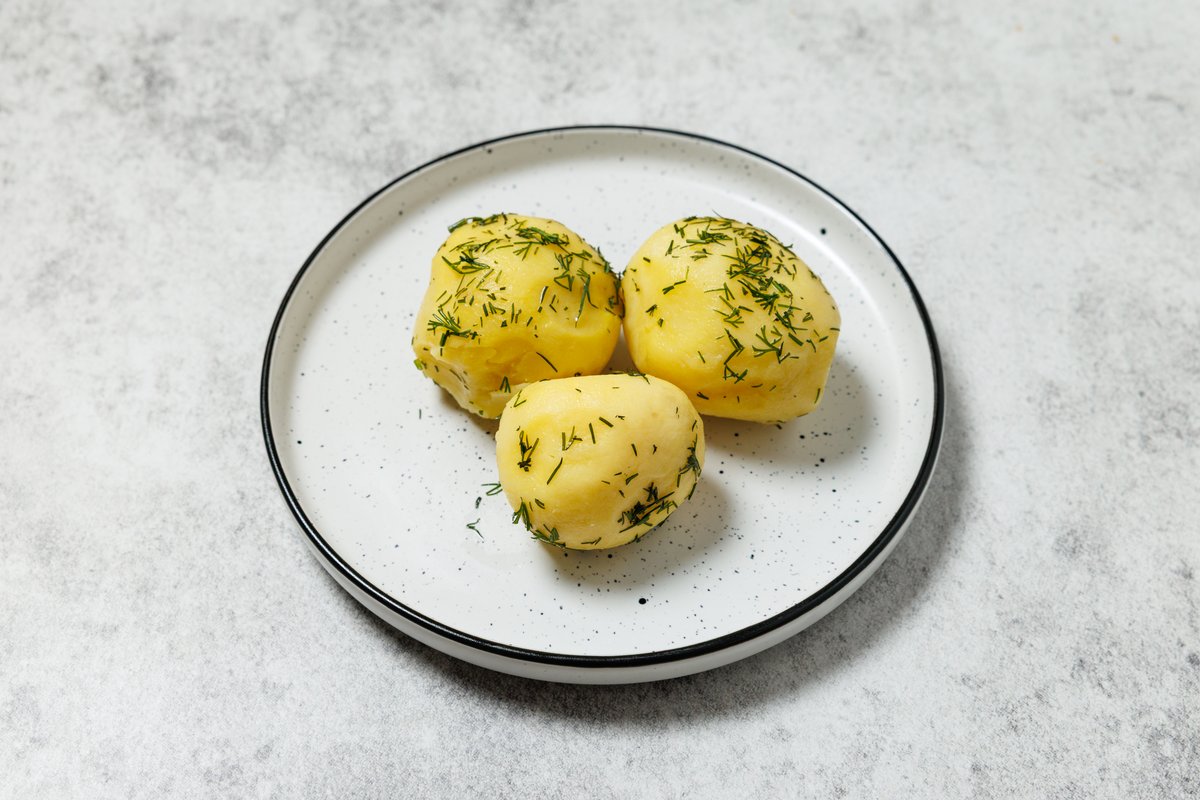 Картофель отварной с зеленью*