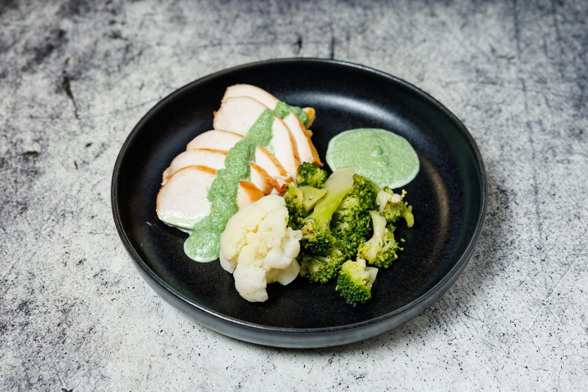 Куриная грудка с брокколи в сливочно-шпинатн.соусе 100/100/50гр