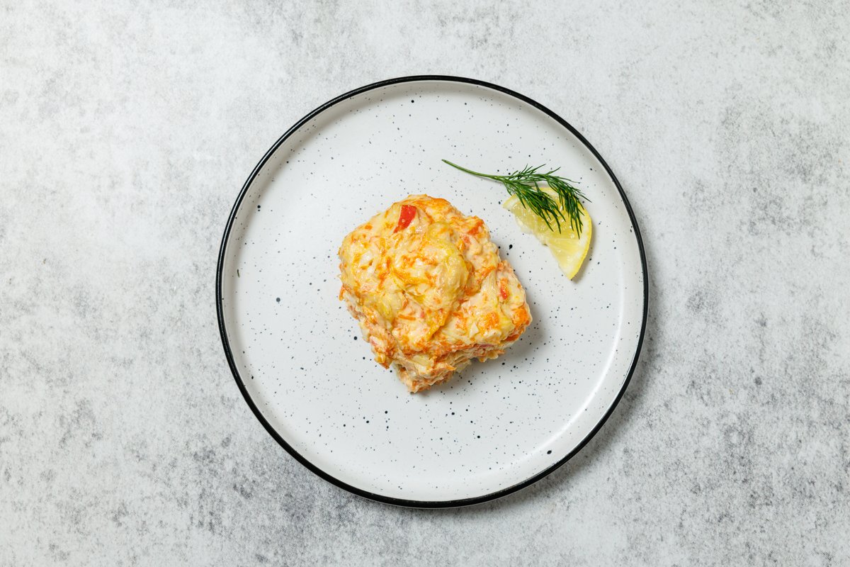 Треска под крабовым маринадом вес.