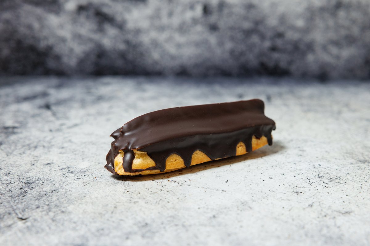 Пирожное заварное Эклер Шоколадный  60 гр.3 шт