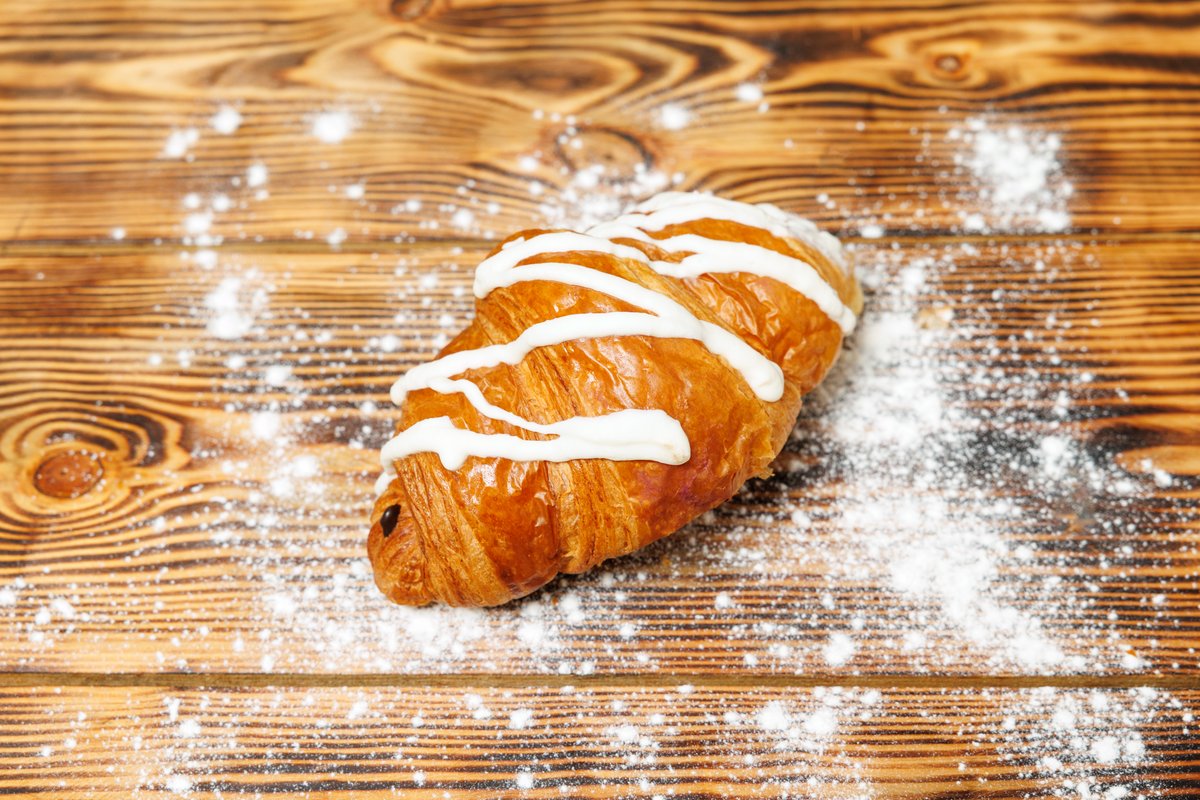 Круассан крем-чиз вишневый 115 гр